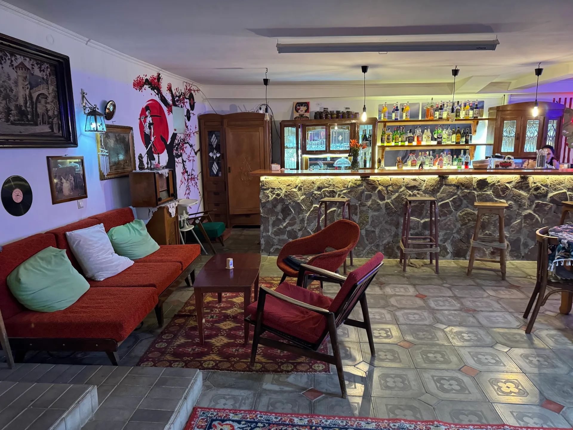 Kantora bar and interior